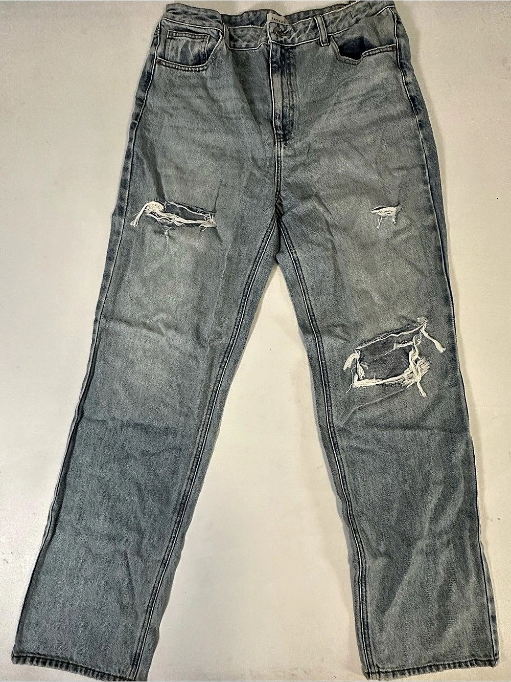 PacSun 90s Boyfriend Distressed Denim Jeans NWT Size 32 Light Wash Retro Vibe